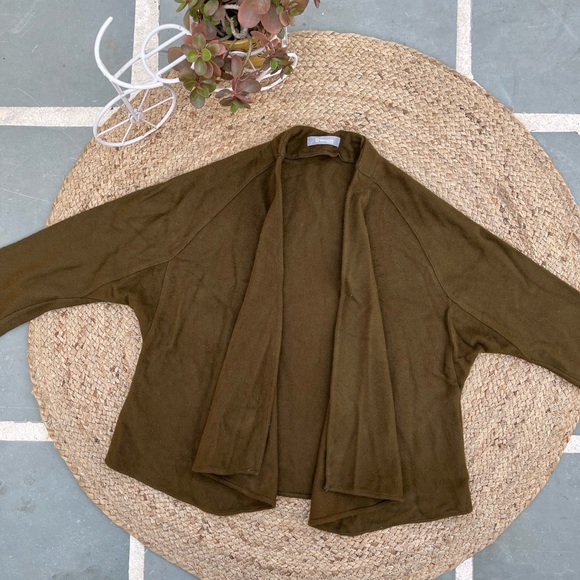 Moss Green Open Shrug - Picture 5 of 7